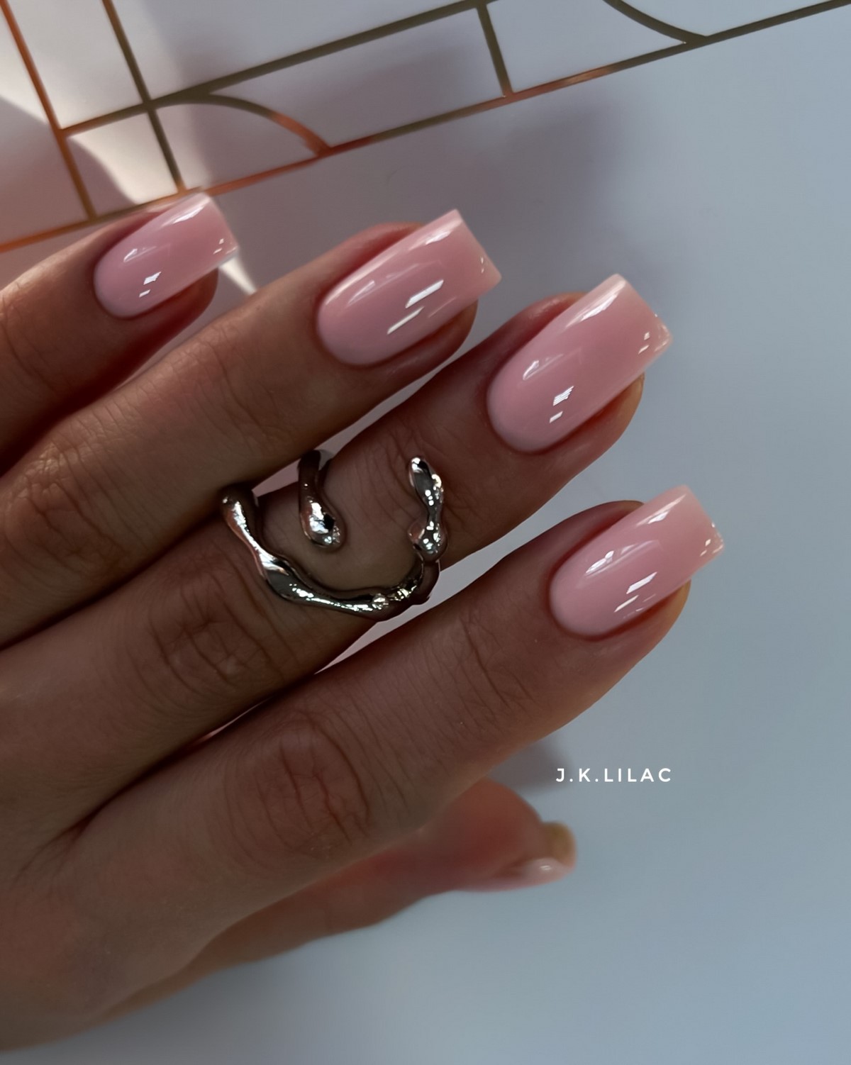 Тренды маникюра, которые выглядят аккуратно, а не вычурно