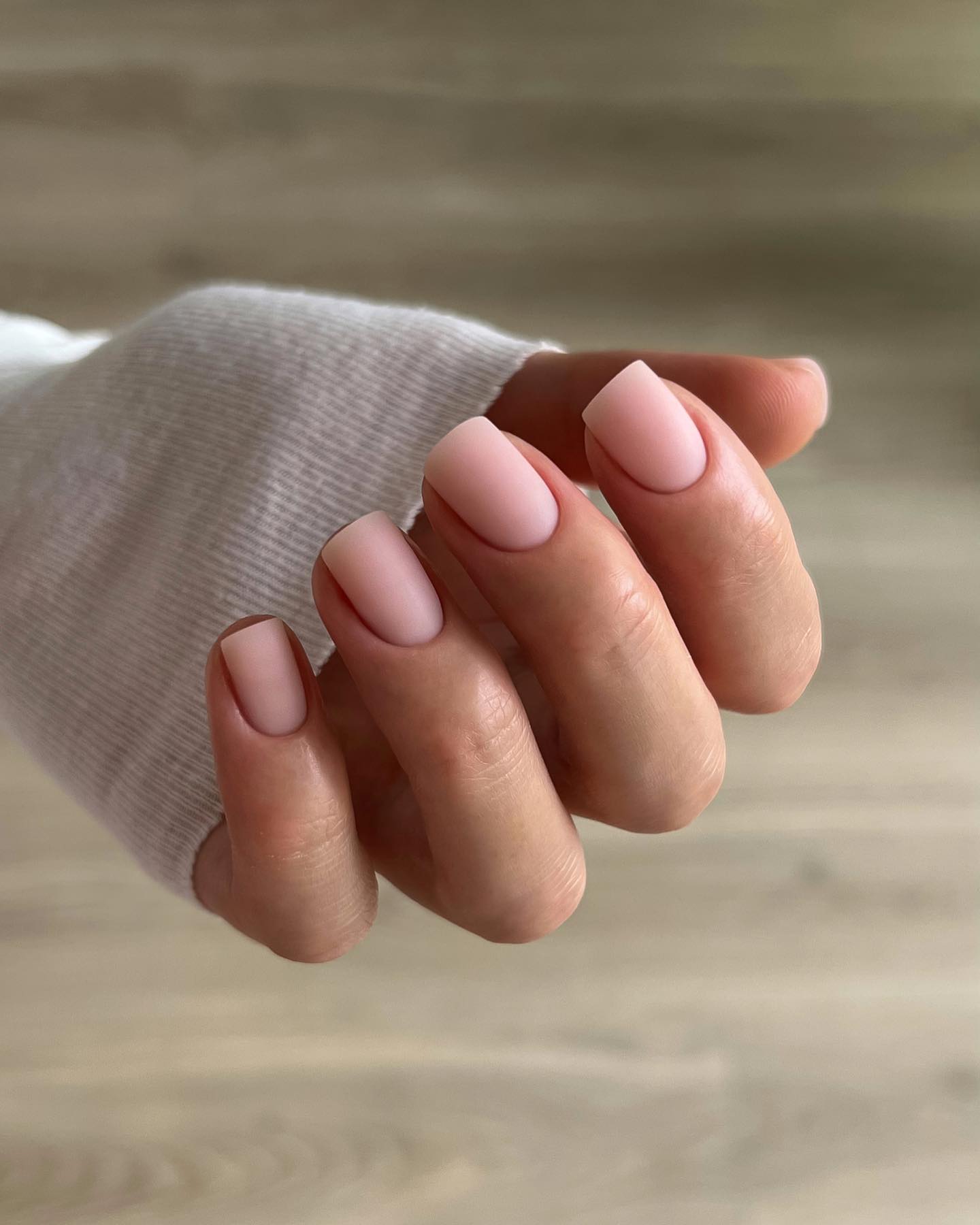 Маникюр без дизайна, который выглядит дорого: главный выбор этой весны