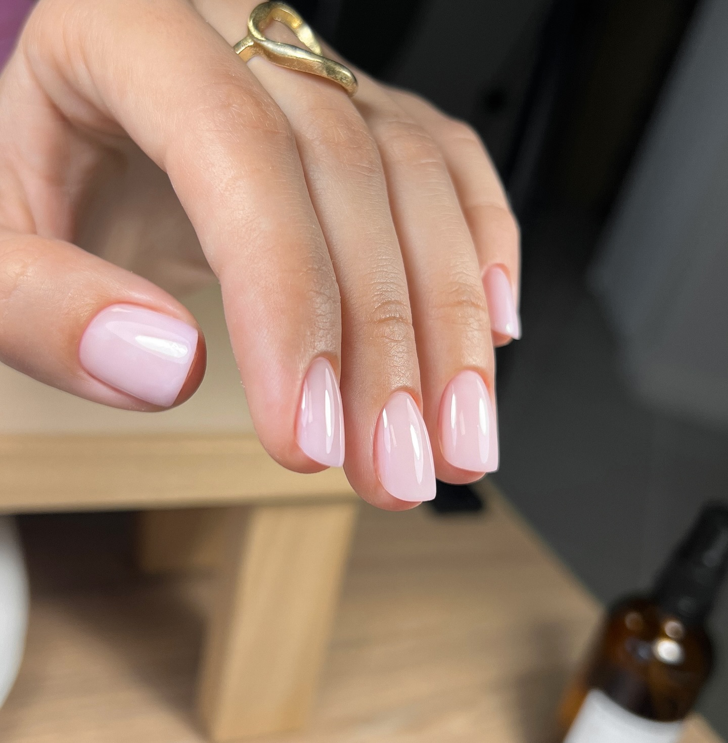 Маникюр без дизайна, который выглядит дорого: главный выбор этой весны