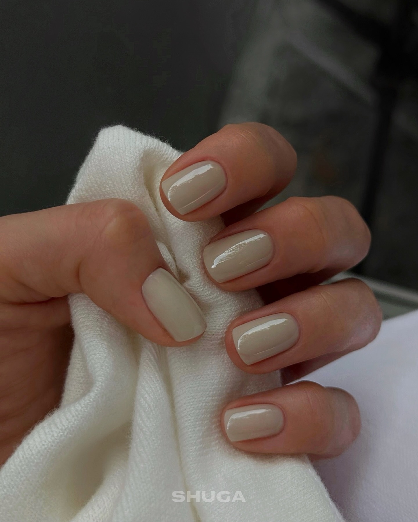 Маникюр без дизайна, который выглядит дорого: главный выбор этой весны