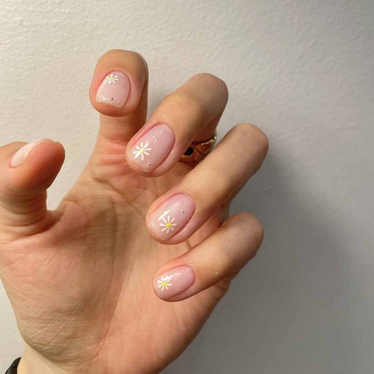 Весенний маникюр 2026: самые обсуждаемые новинки сезона