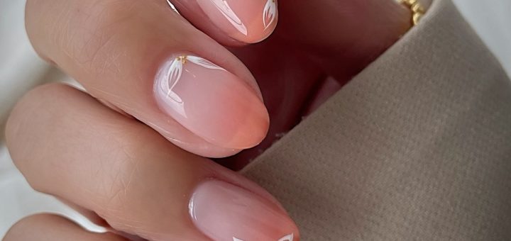 Персик вместо нюда: маникюр, который правит весной 2026