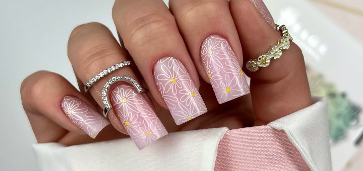 Цветочный маникюр возвращается: самые свежие идеи весны