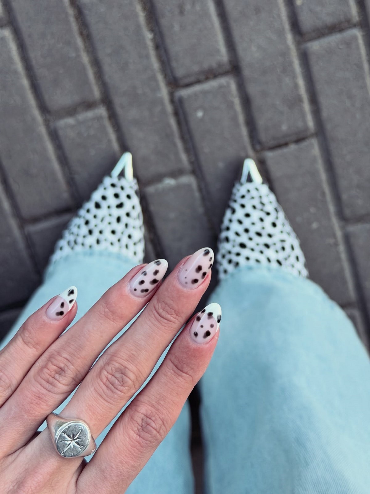 Далматинский маникюр весны 2026: черно-белый тренд в моде