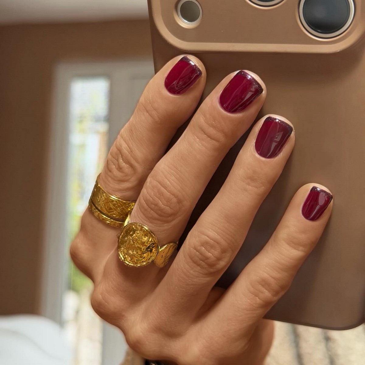 Маникюр, который выглядит уместно всегда: 8 оттенков весны