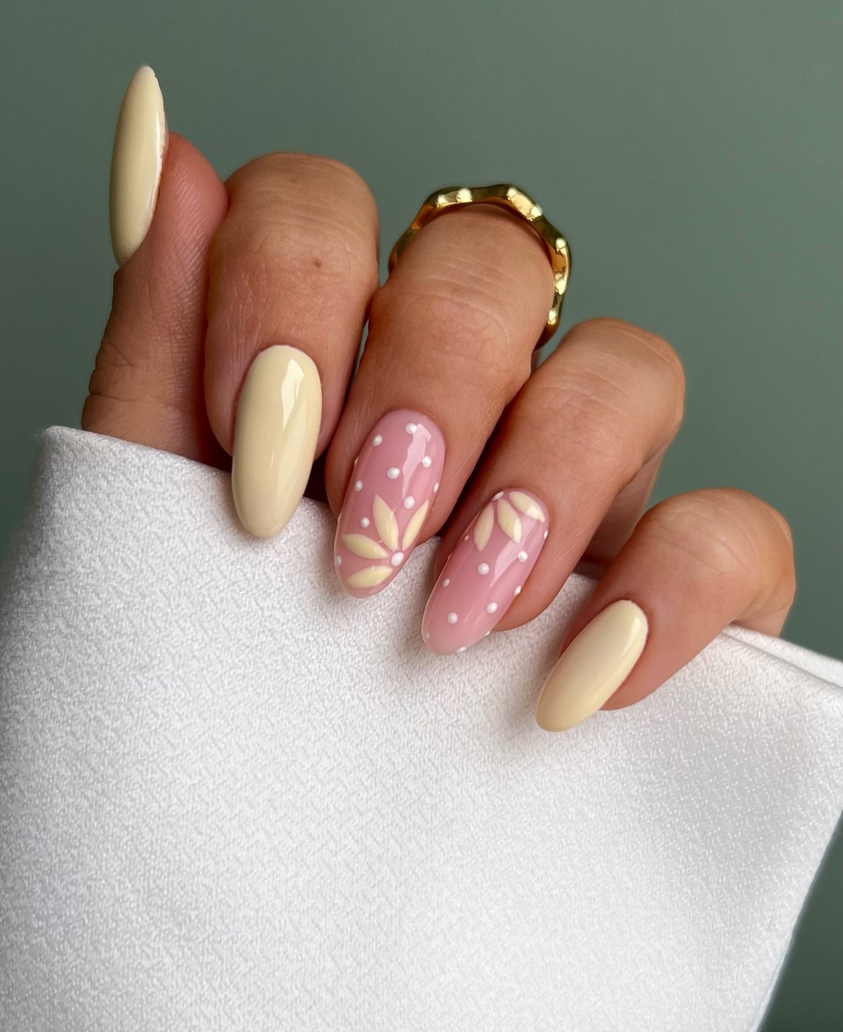 Полька-дот на ногтях: главный маникюр весны 2026 года