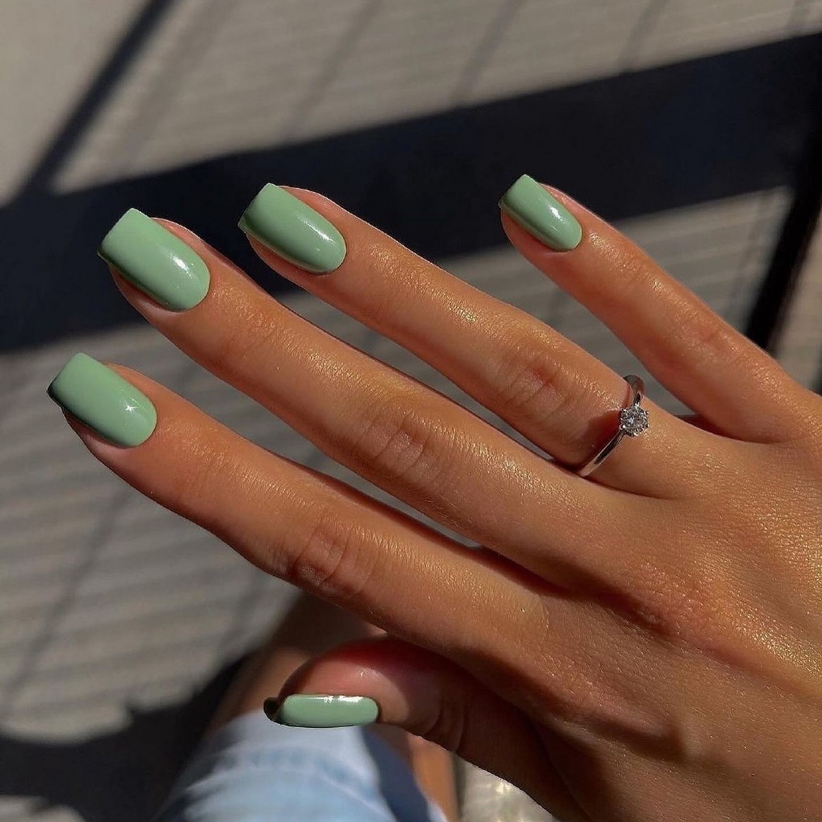 Маникюр, который выглядит уместно всегда: 8 оттенков весны