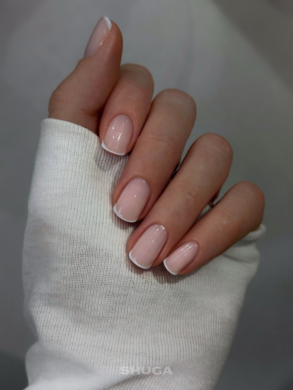 Микрофренч весны 2026: самый аккуратный маникюр сезона