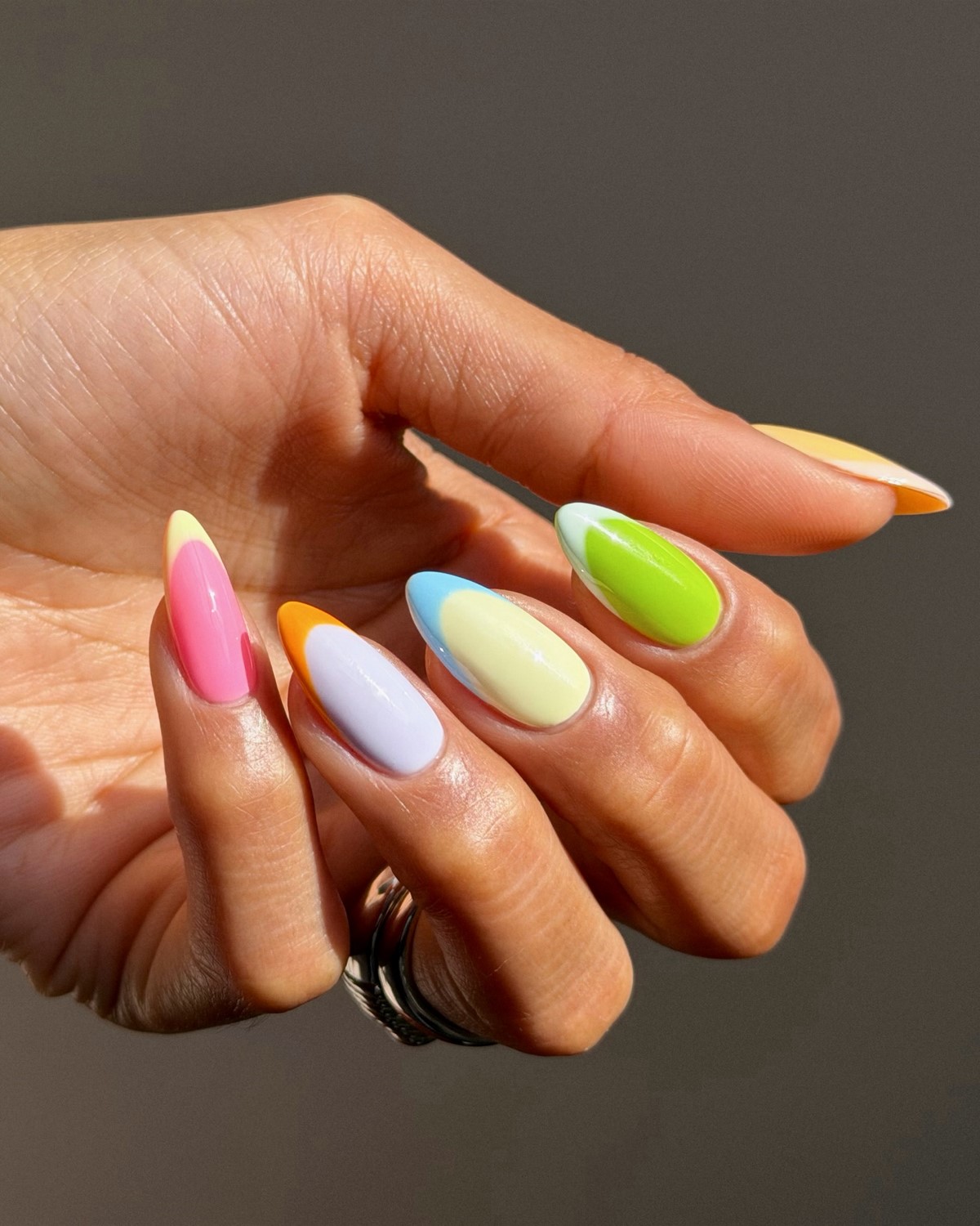 Маникюр весны 2026, который выглядит дорого: 7 оттенков сезона