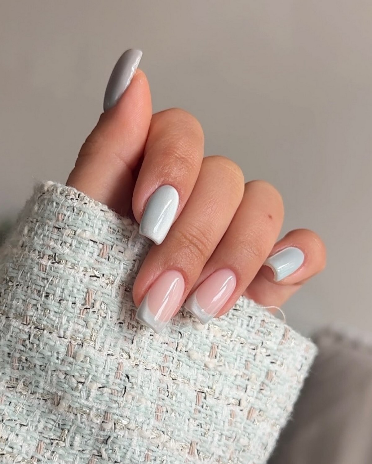 Квадратный маникюр весны 2026: форма снова в центре внимания