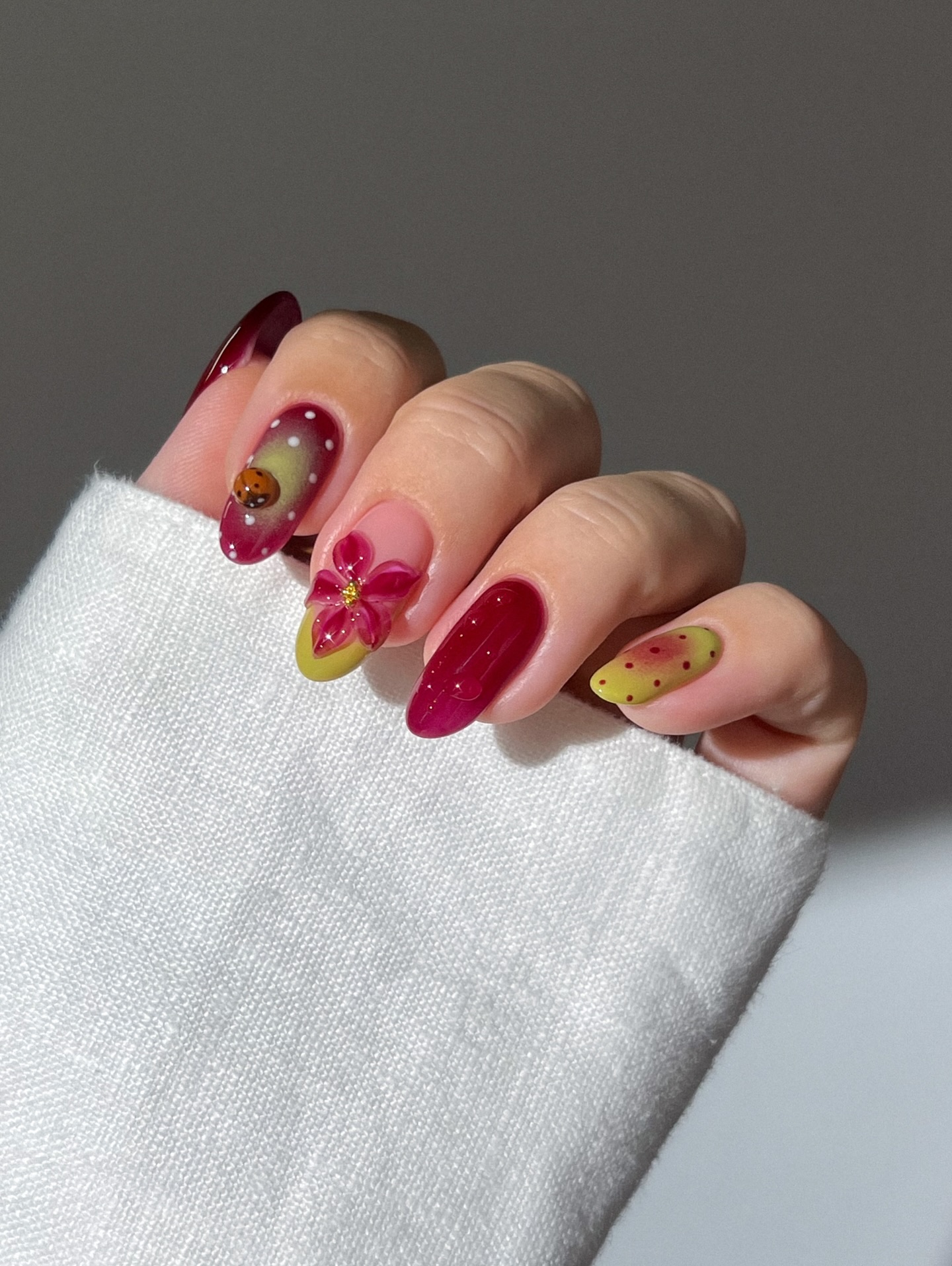 Цветочный маникюр возвращается: самые свежие идеи весны