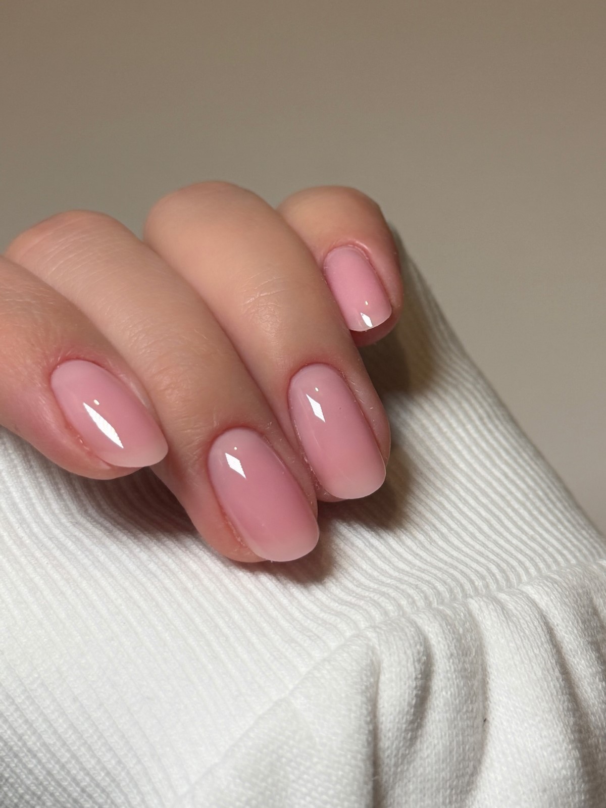 7 цветов маникюра весны 2026, которые выглядят дорого