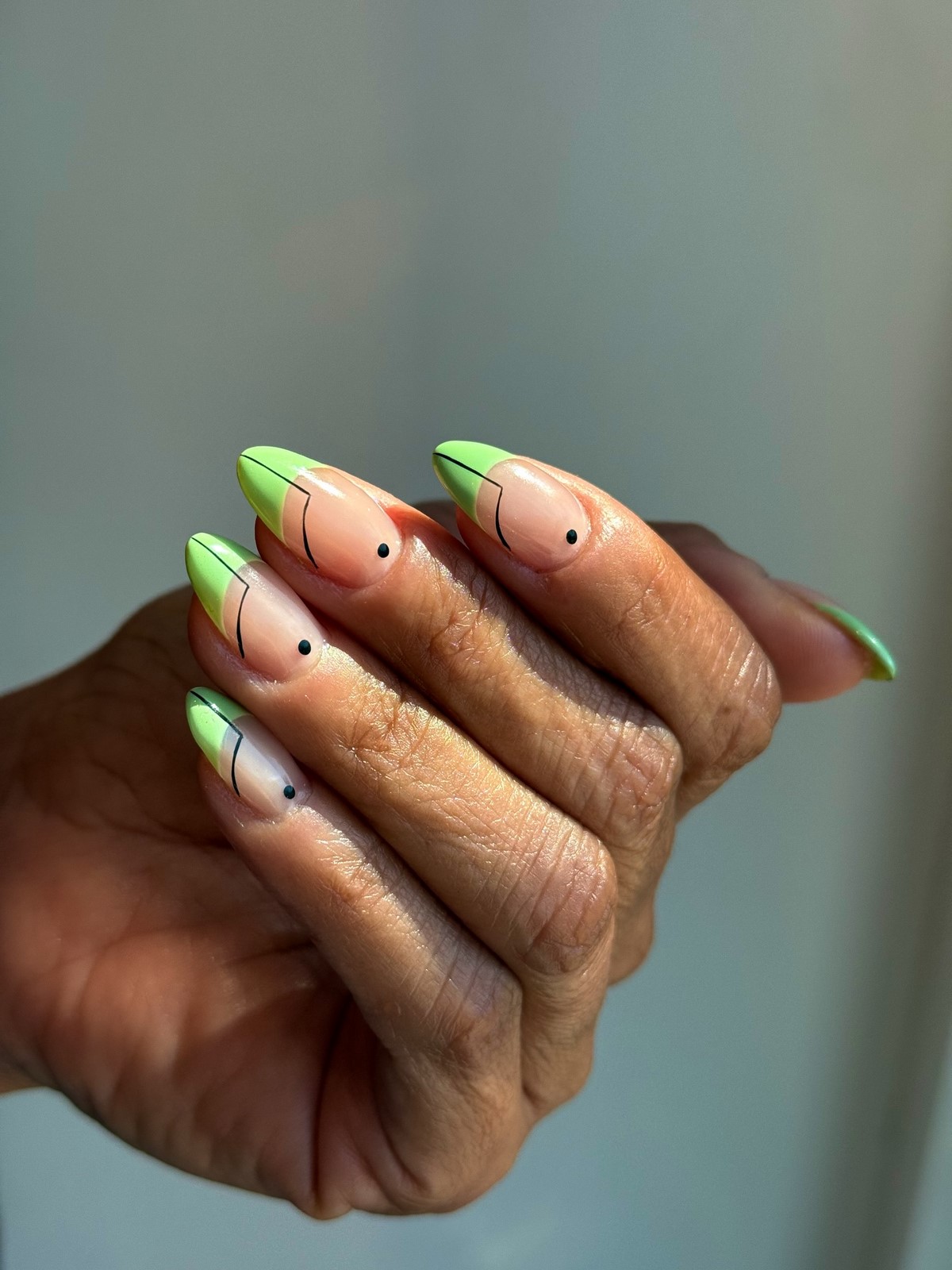 Французский маникюр весной 2026: новый взгляд на классику