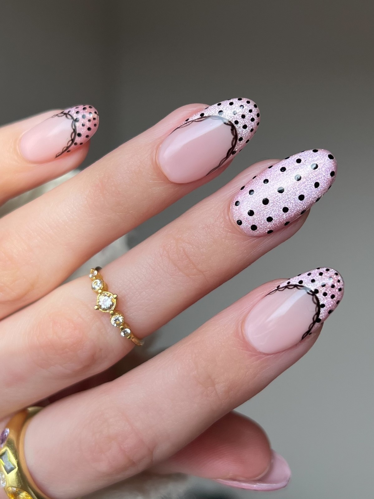Полька-дот на ногтях: главный маникюр весны 2026 года
