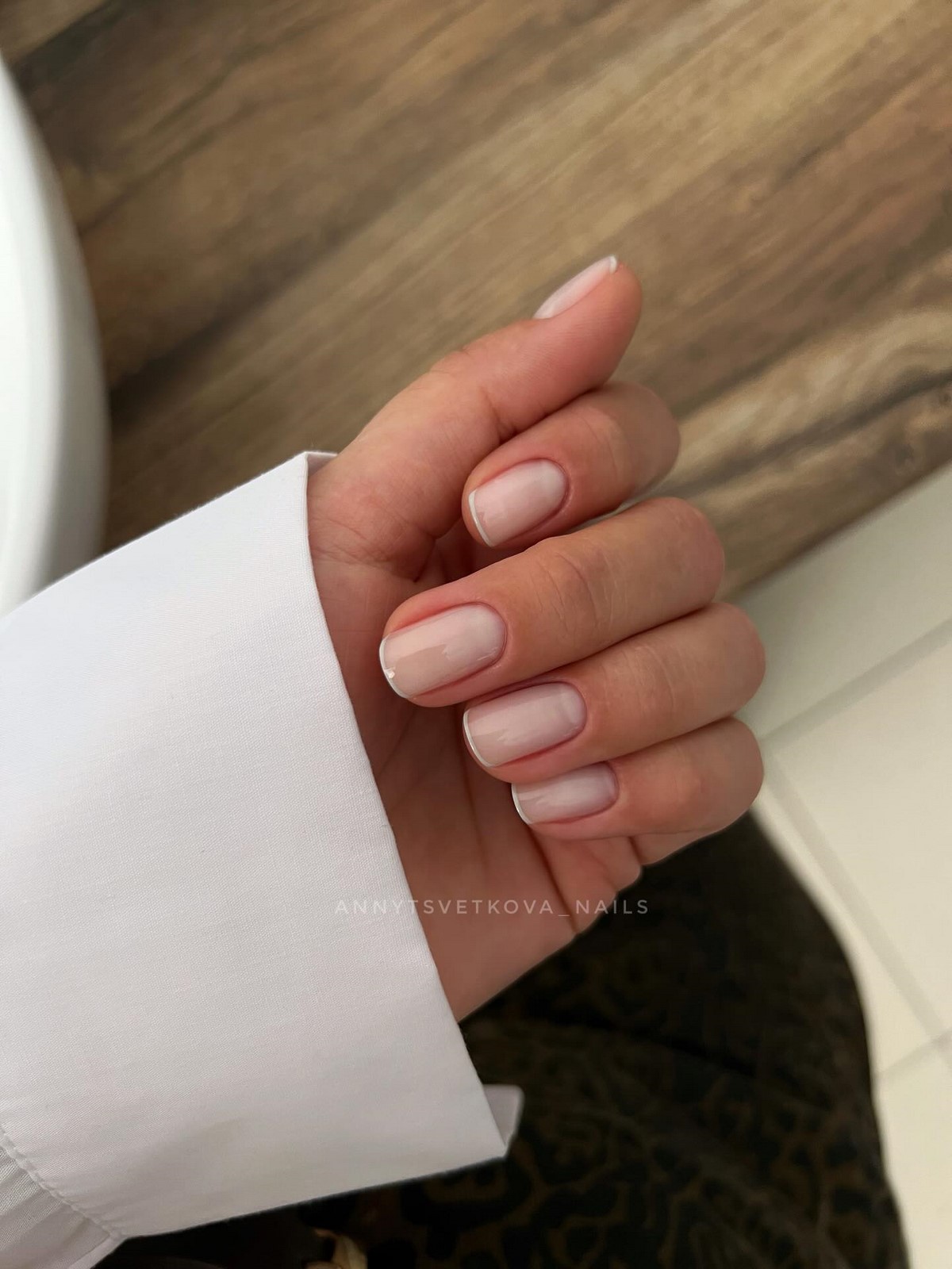 Маникюр, который выглядит уместно всегда: 8 оттенков весны