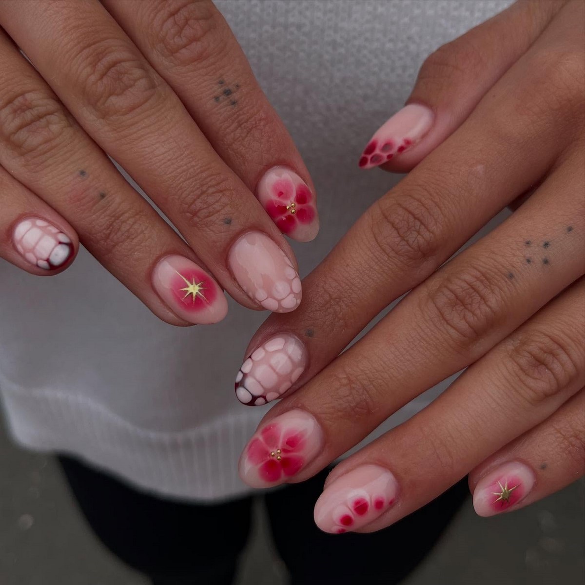 Маникюр на апрель 2026: 12 идей уже в тренде