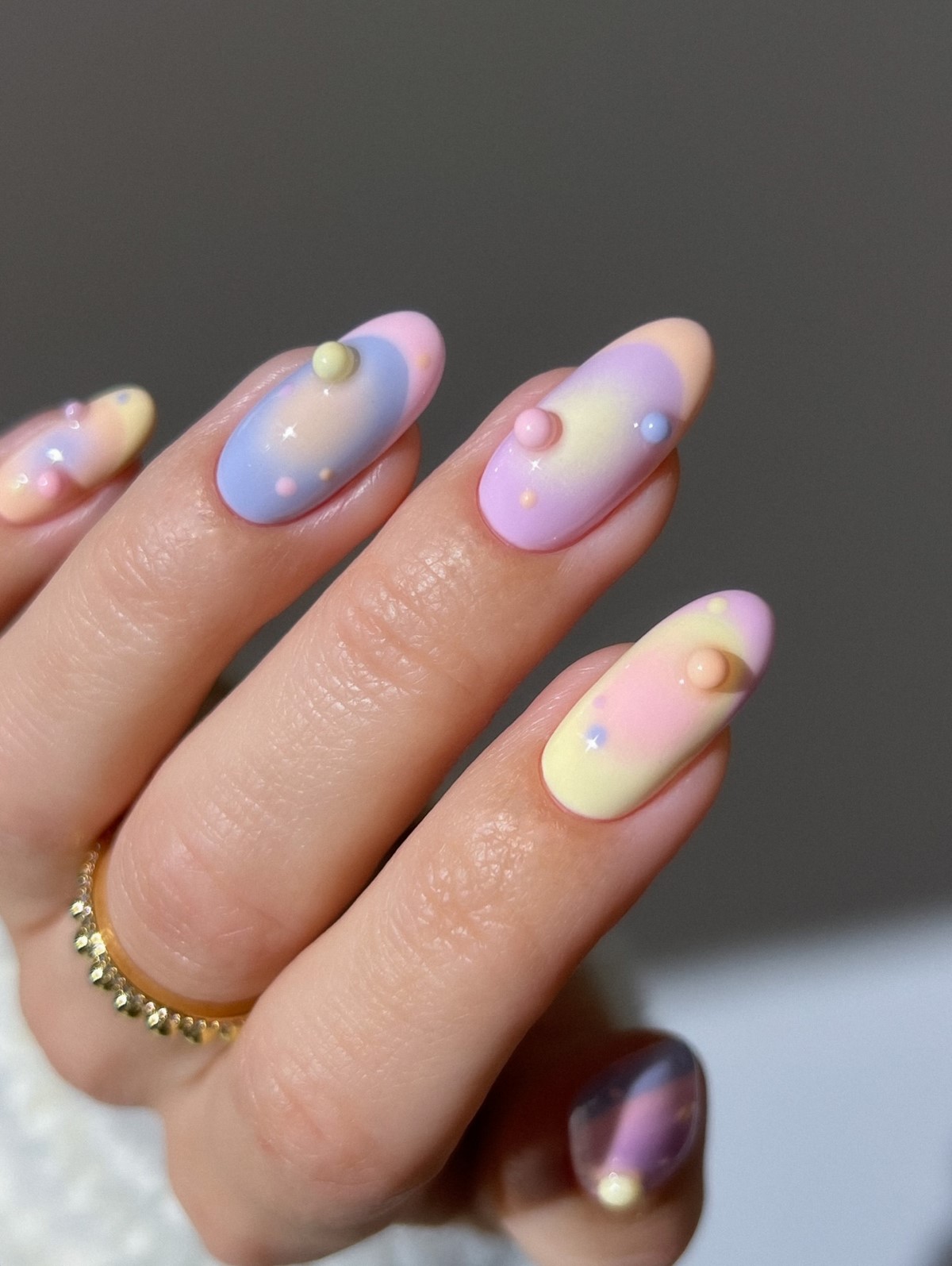 Маникюр на апрель 2026: свежие идеи, которые будут везде