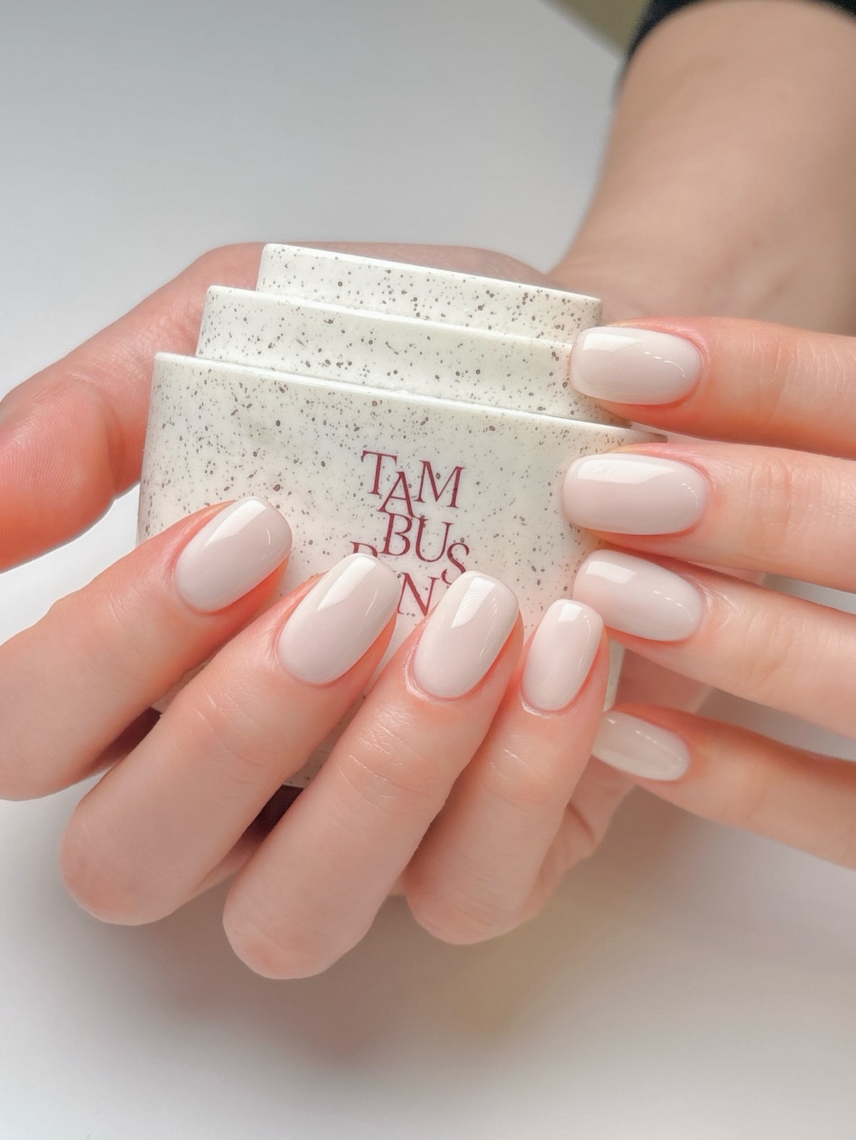 Маникюр весны 2026, который выглядит дорого: 7 оттенков сезона