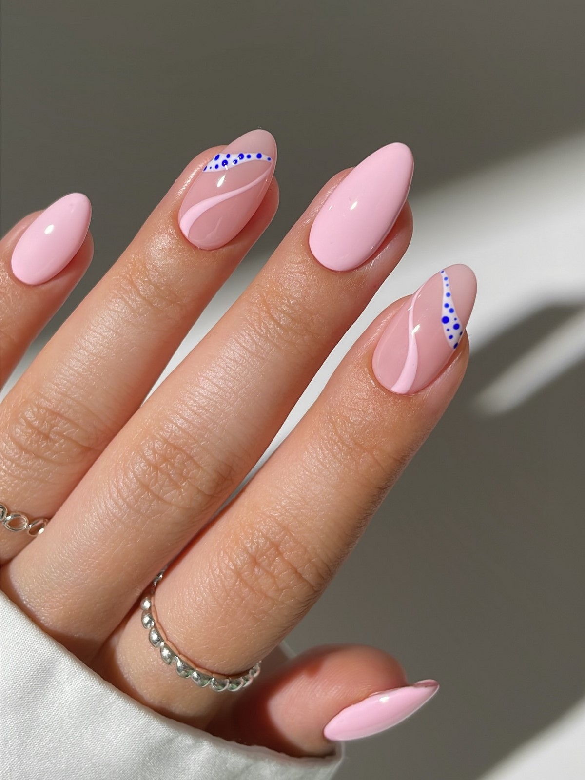 Нюд уходит: маникюр весны 2026, который выбирают чаще всего