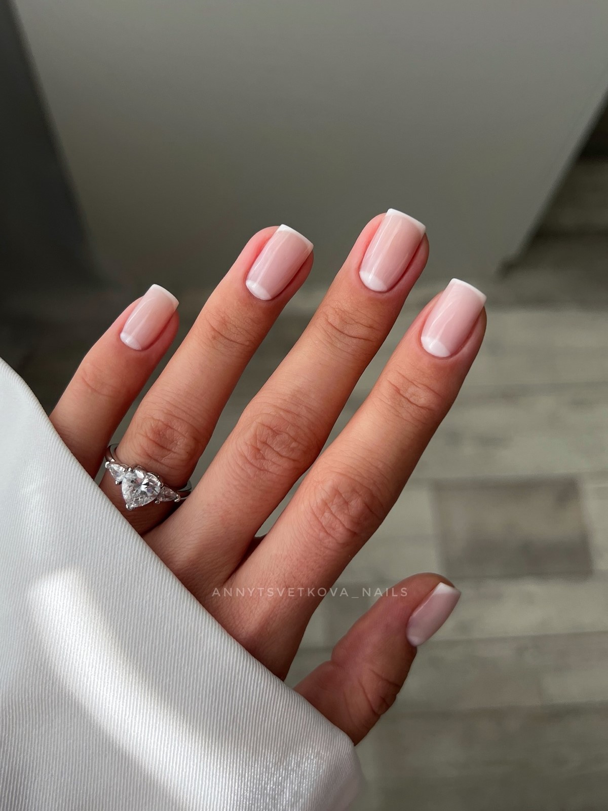 Нюдовый маникюр весны 2026: оттенки, которые носят со всем