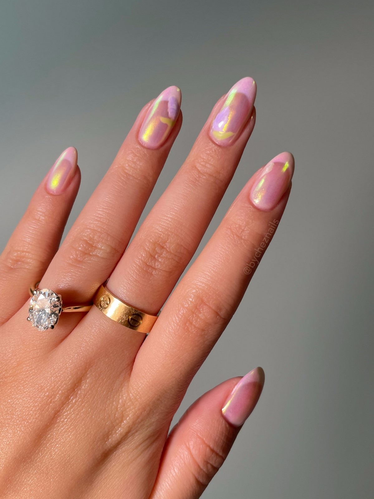 Пасхальный маникюр: стильные идеи без наивных рисунков