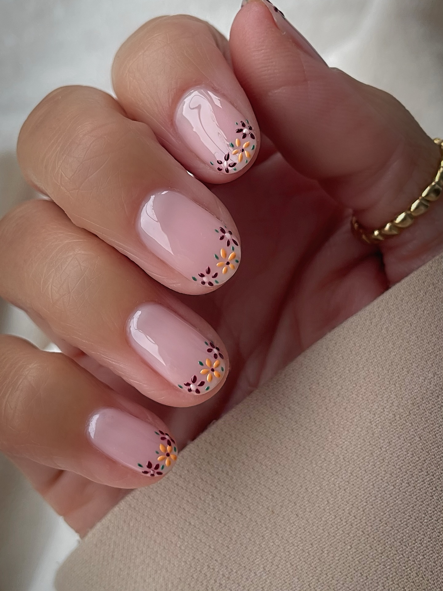 Цветочный маникюр возвращается: самые свежие идеи весны