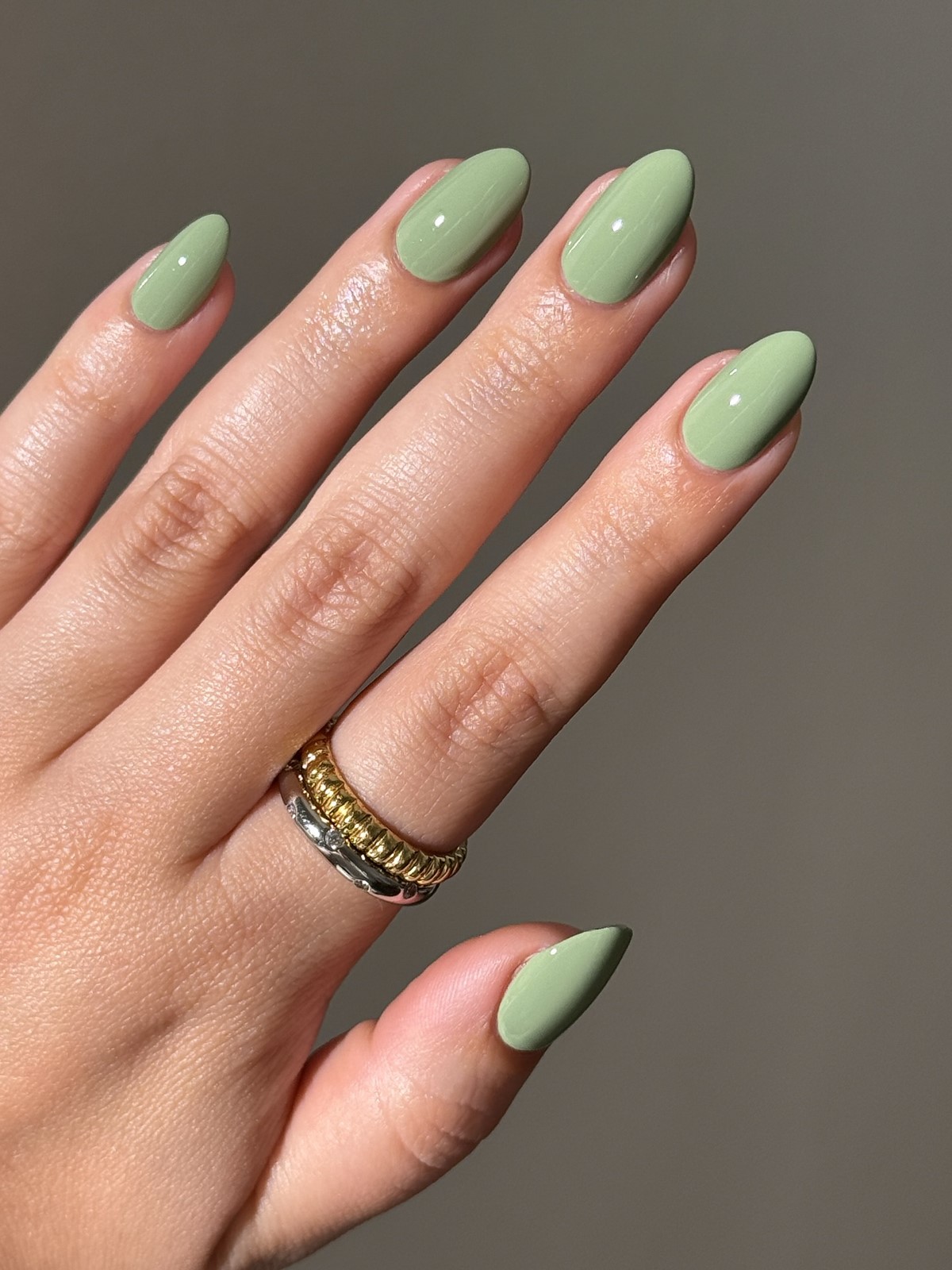 Маникюр на апрель 2026: свежие идеи, которые будут везде