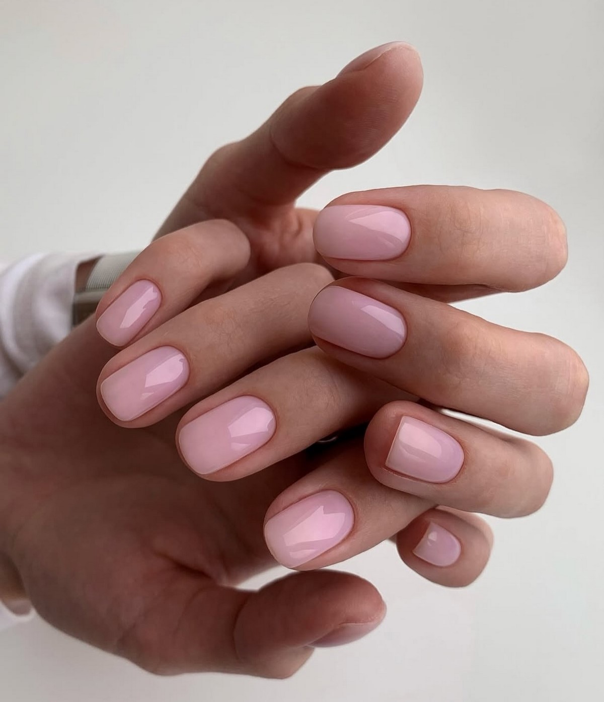 Забудьте про нюд: маникюр весны 2026, который доминирует