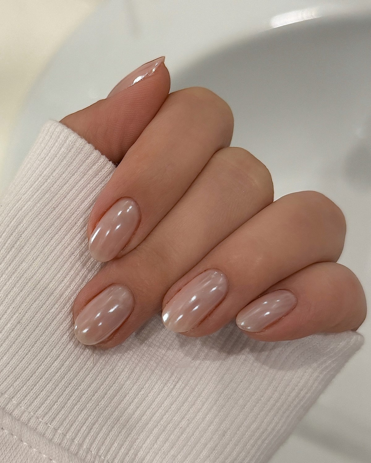 Пасхальный маникюр: стильные идеи без наивных рисунков