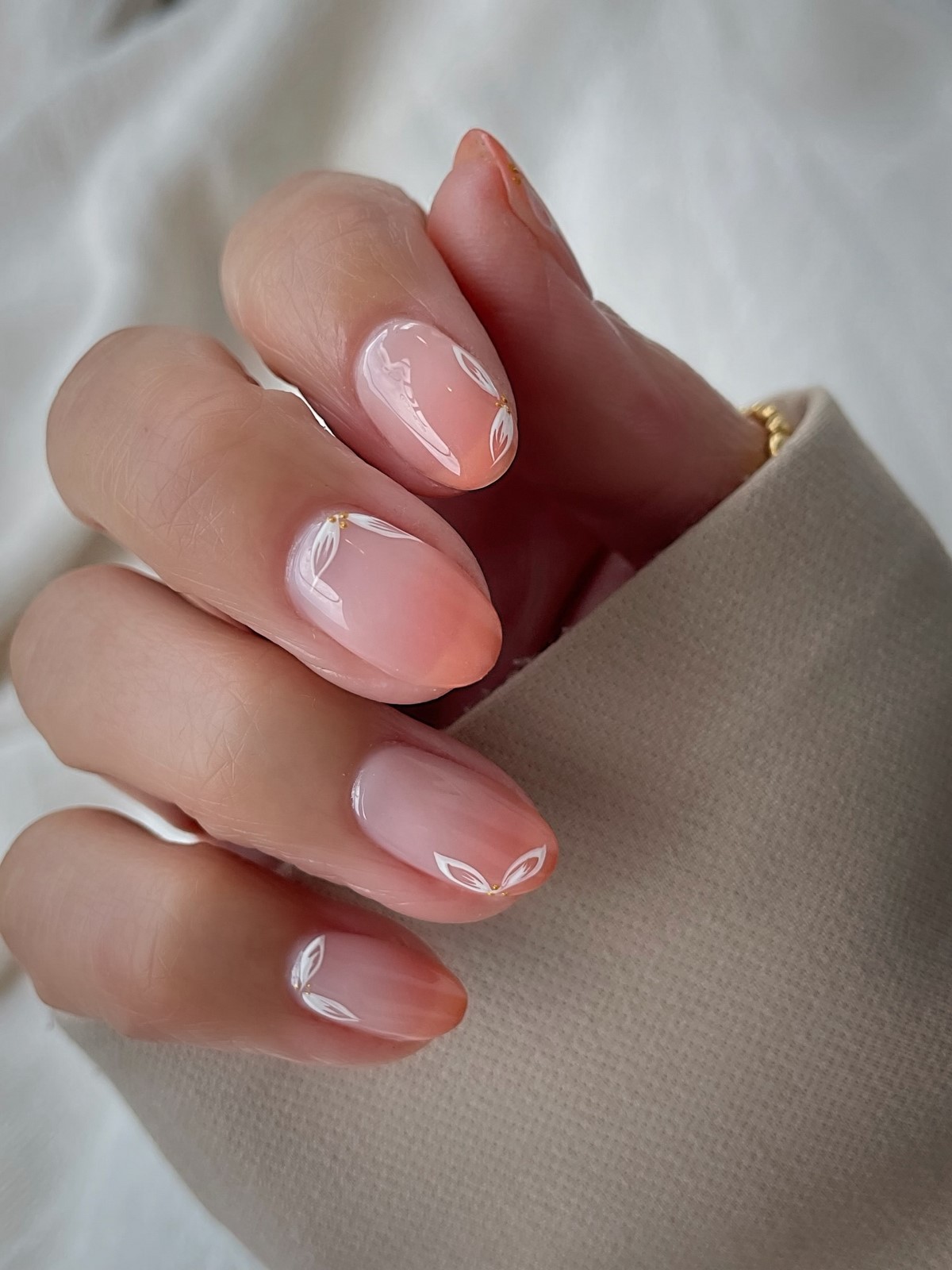 Прозрачный маникюр становится главным трендом весны 2026