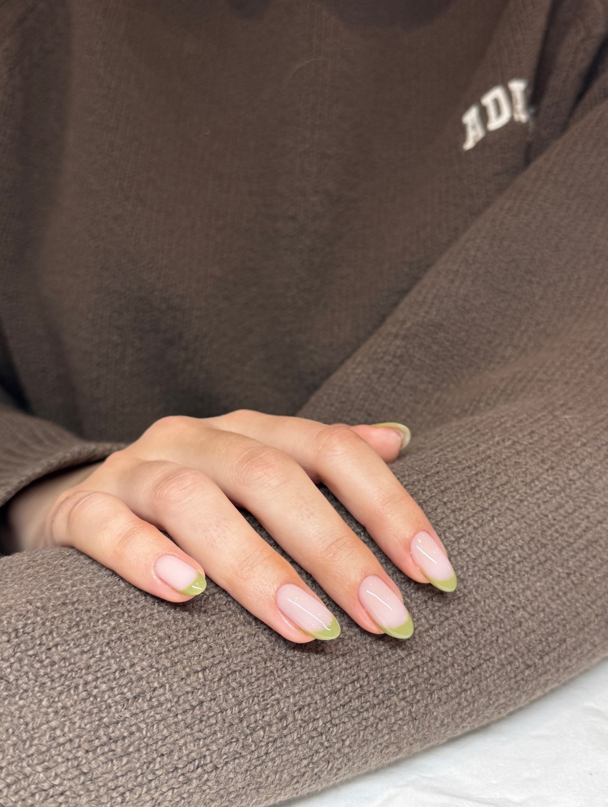 Весенний френч на апрель 2026: какой вариант действительно стоит выбрать