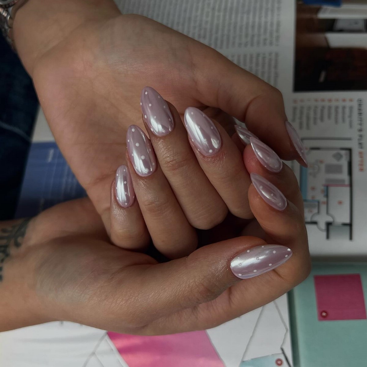 Полька-дот на ногтях: главный маникюр весны 2026 года