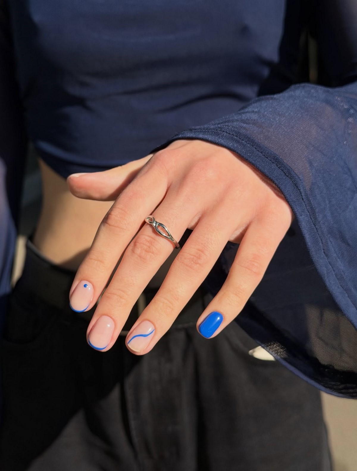 Микрофренч весны 2026: самый аккуратный маникюр сезона