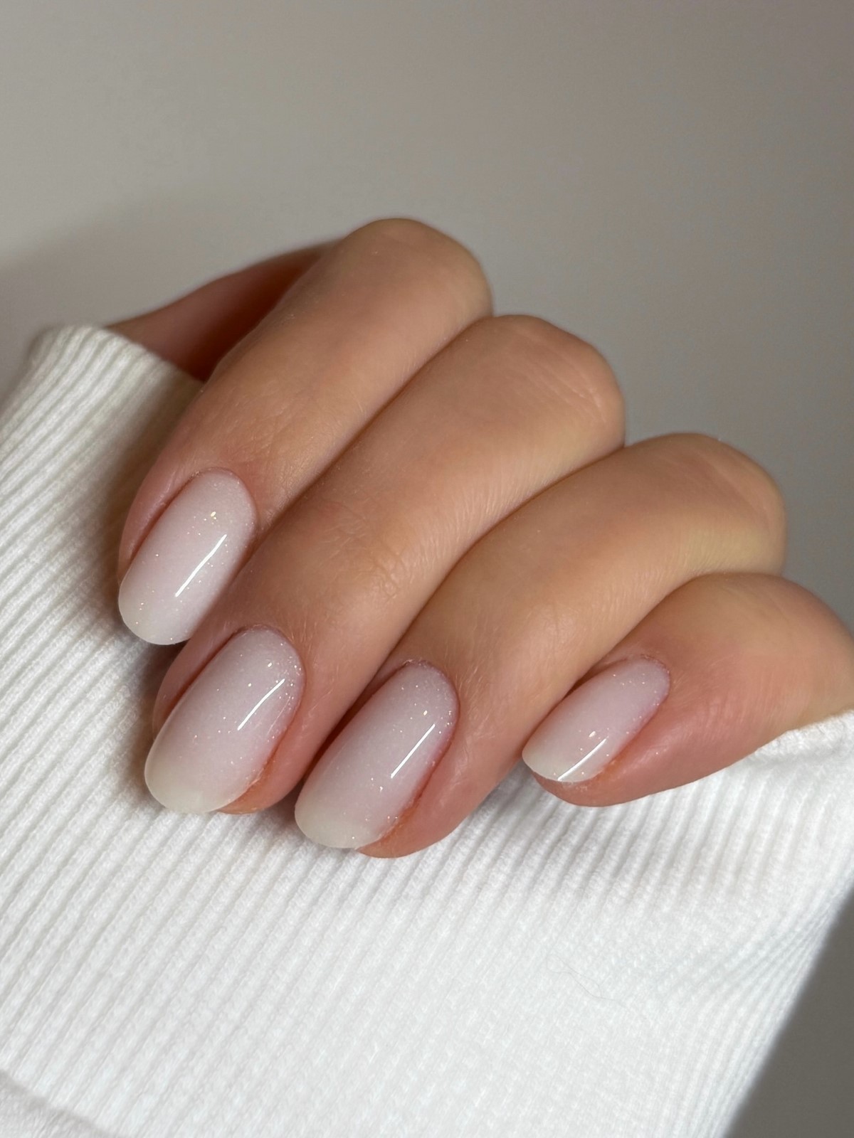 Нюд уходит: маникюр весны 2026, который выбирают чаще всего