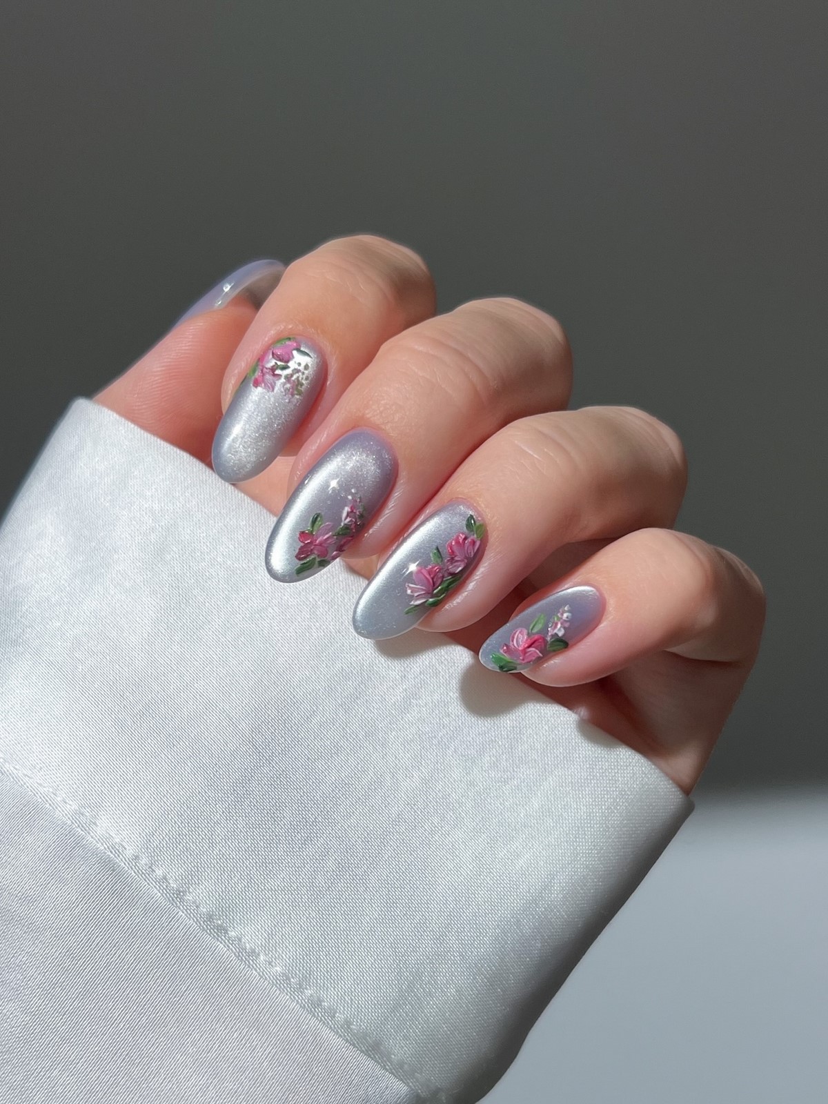 Пасхальный маникюр: стильные идеи без наивных рисунков