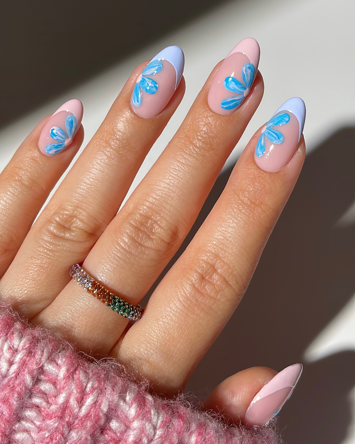 Цветочный маникюр возвращается: самые свежие идеи весны