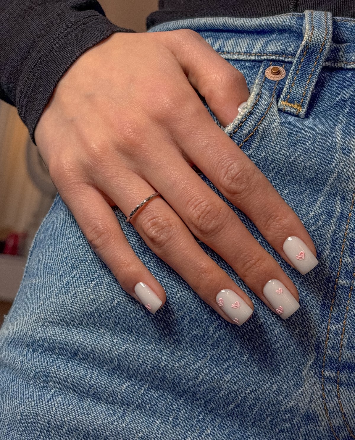 Белый маникюр 2026: три оттенка, которые покорят весну