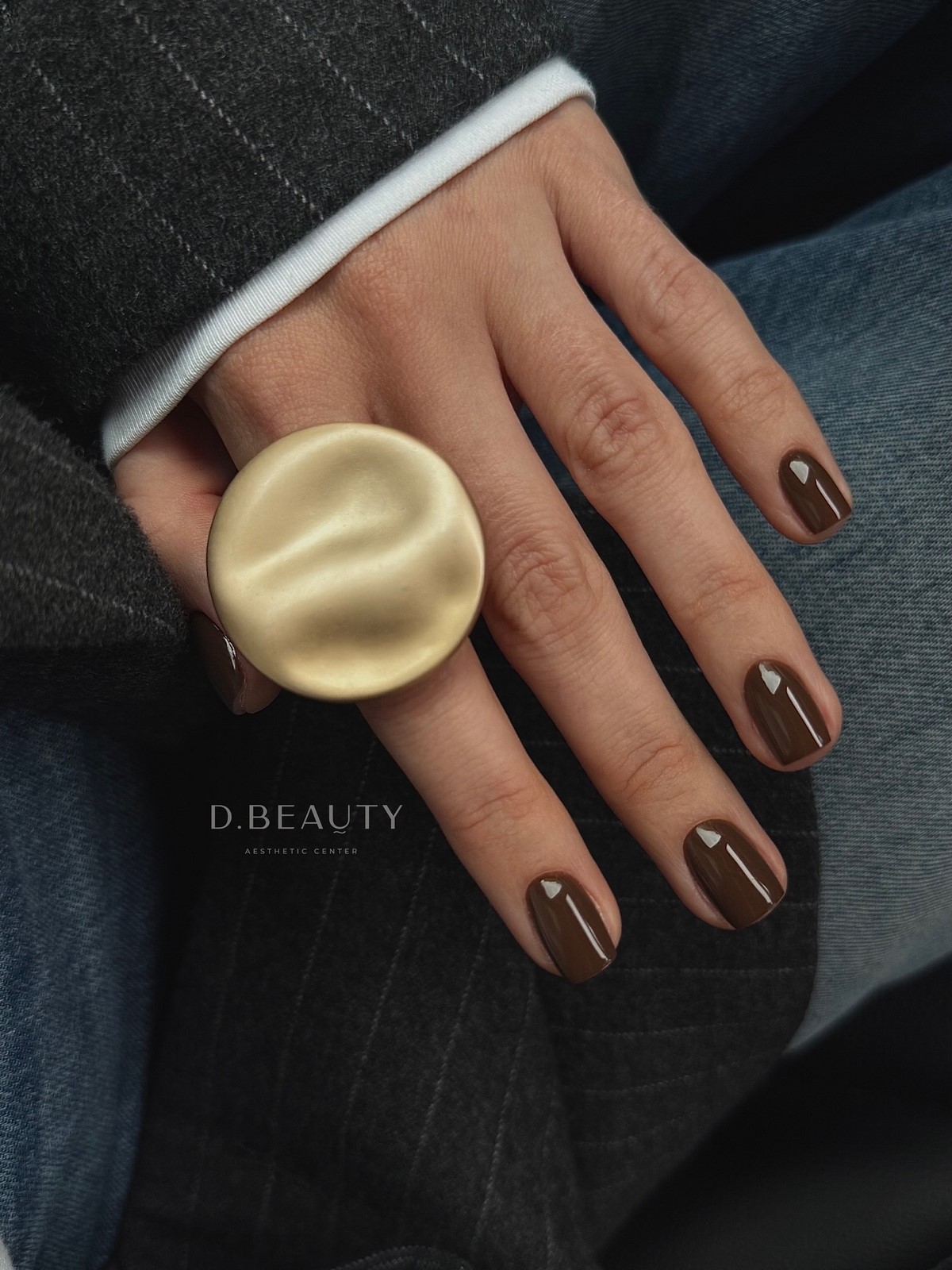 Весна 2026: почему короткий маникюр в моде