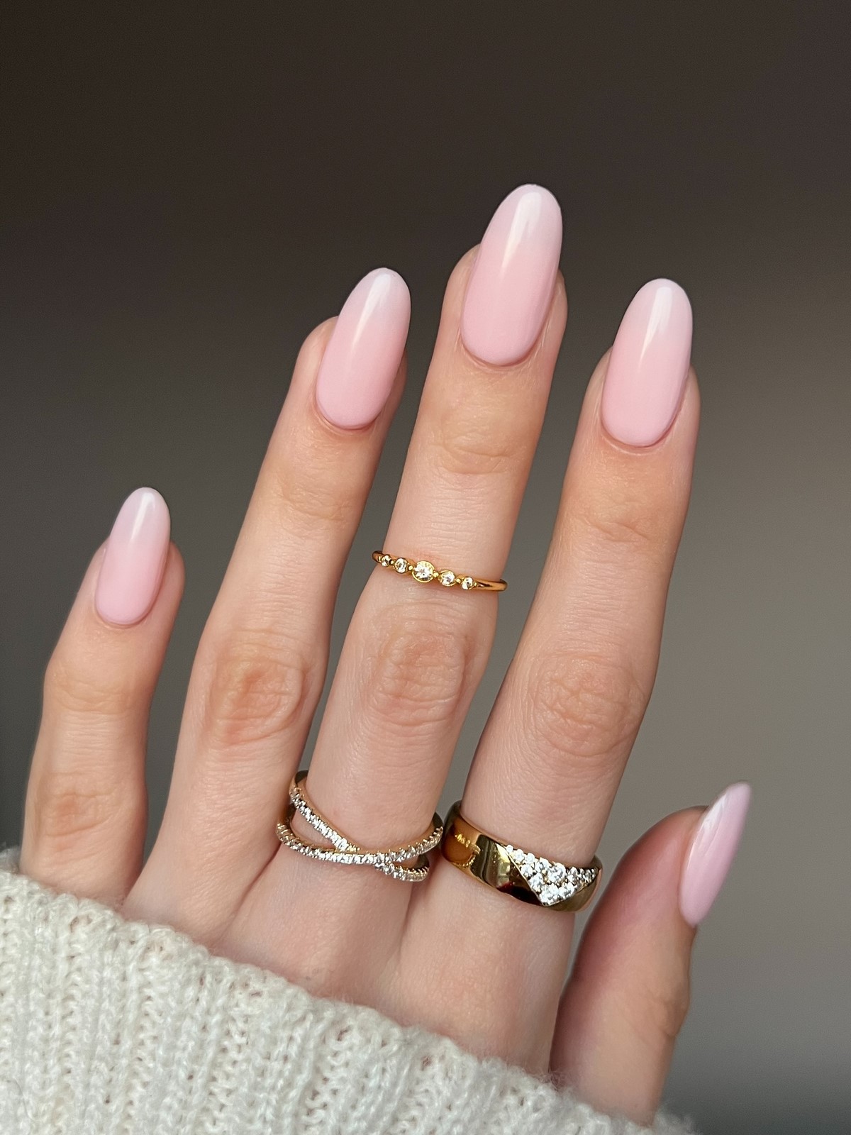 Нюдовый маникюр весны 2026: оттенки, которые носят со всем