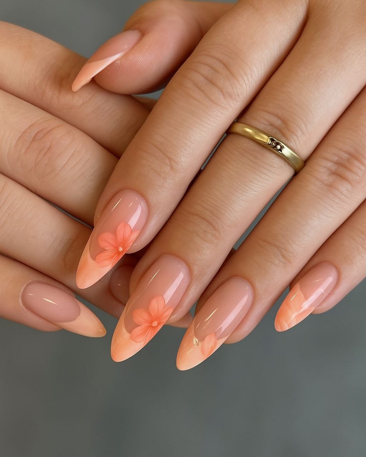Персик вместо нюда: маникюр, который правит весной 2026