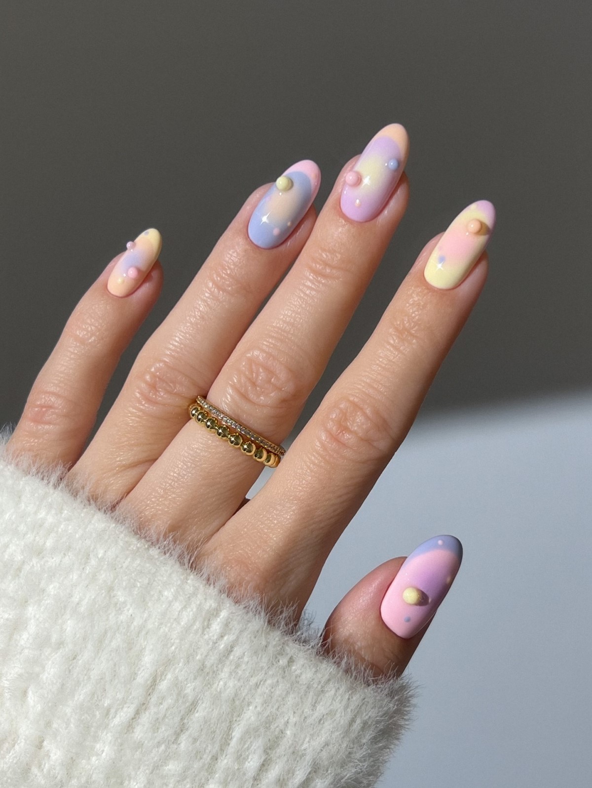 Аура-маникюр весны 2026: эффект, который сейчас везде