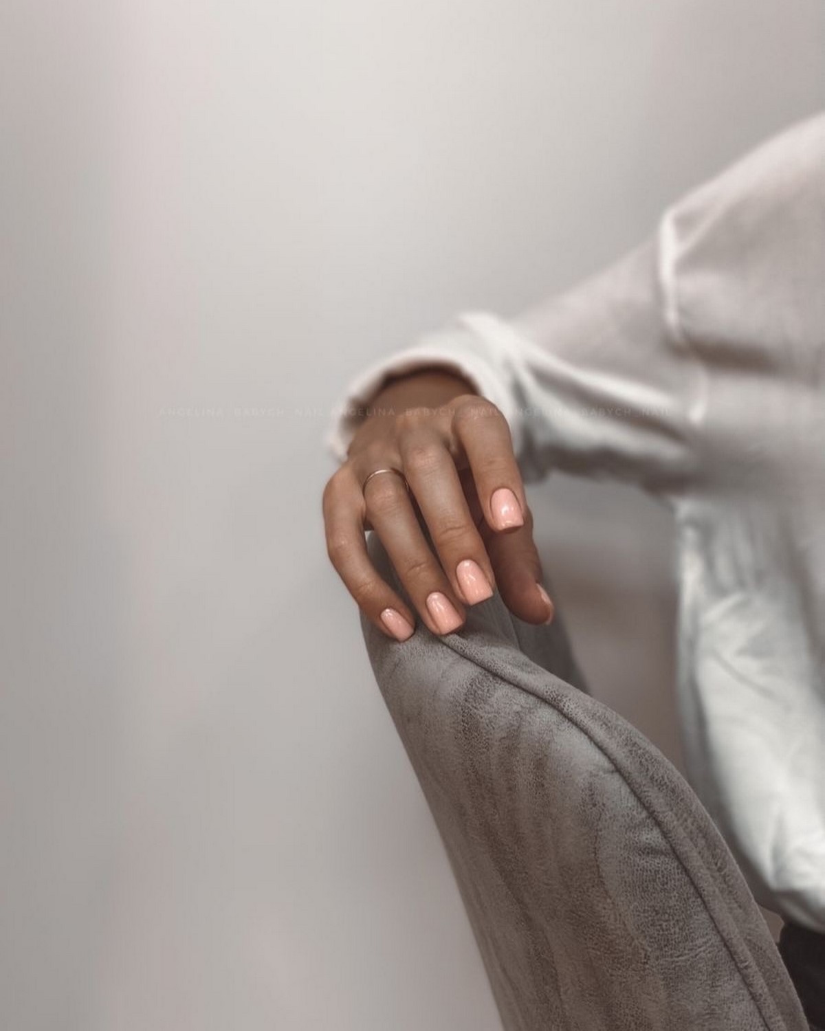 Маникюр, который выглядит уместно всегда: 8 оттенков весны