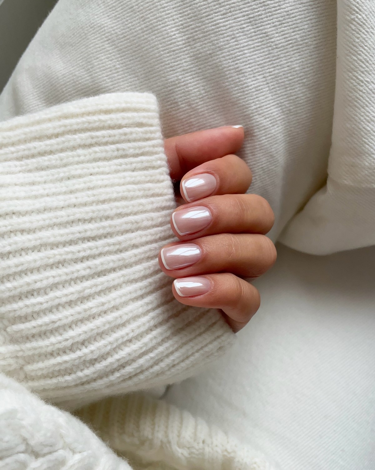 Микрофренч весны 2026: самый аккуратный маникюр сезона