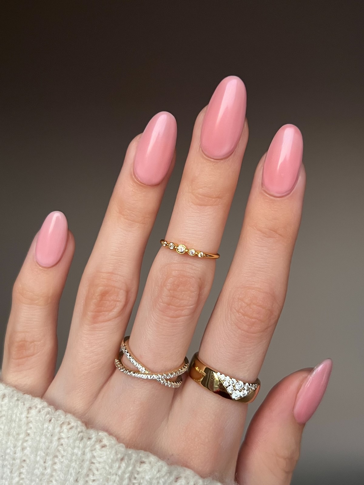 Нюдовый маникюр весны 2026: оттенки, которые носят со всем