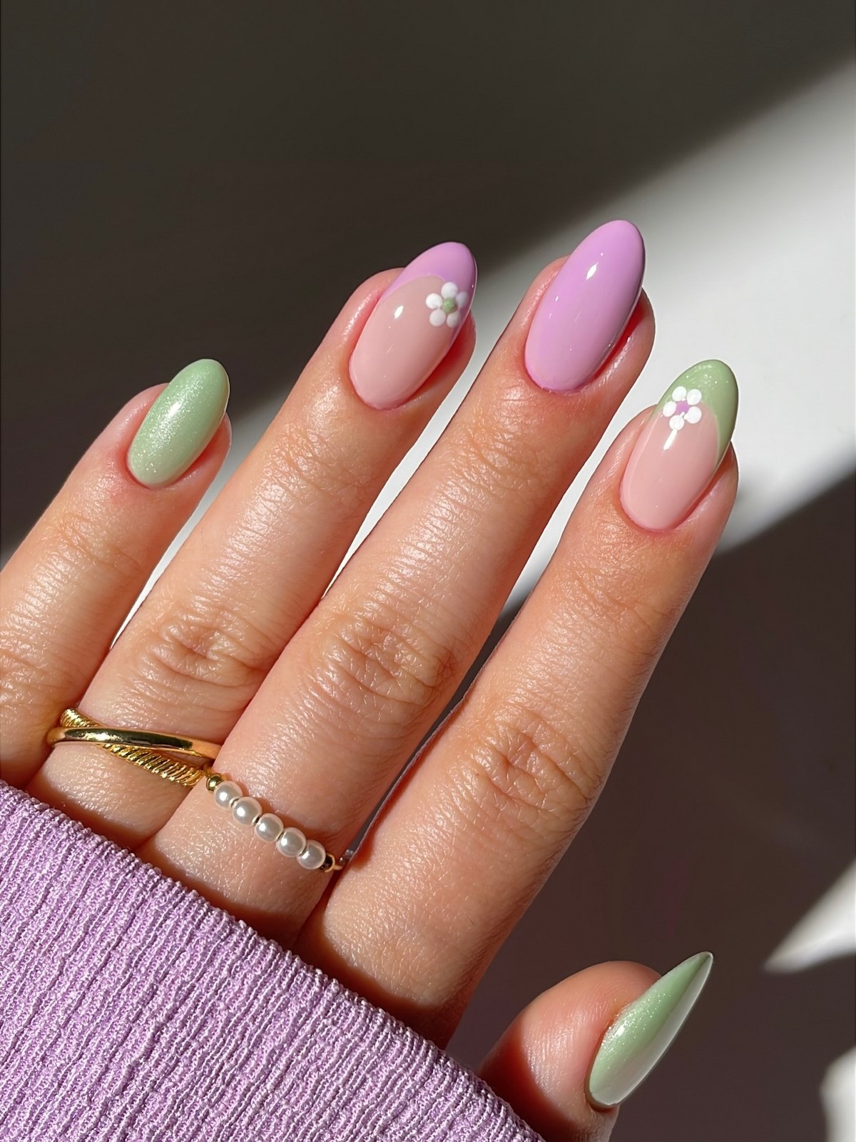 Лавандовый маникюр: оттенок, который заменяет нюд этой весной