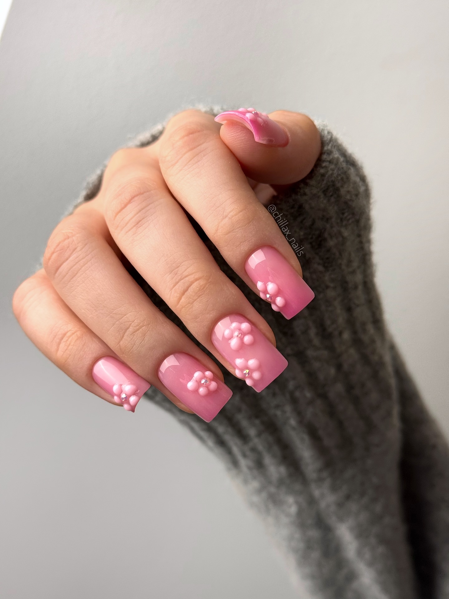 Цветочный маникюр возвращается: самые свежие идеи весны