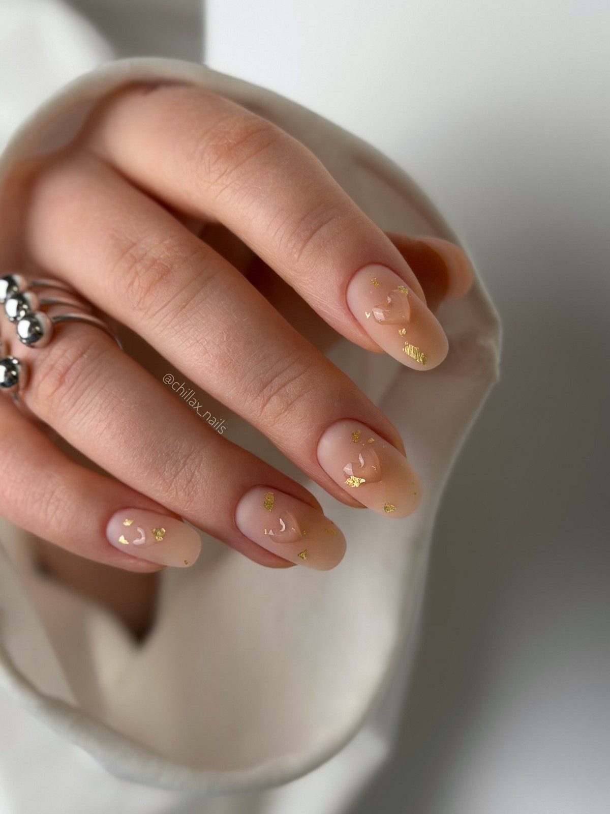 Прозрачный маникюр становится главным трендом весны 2026