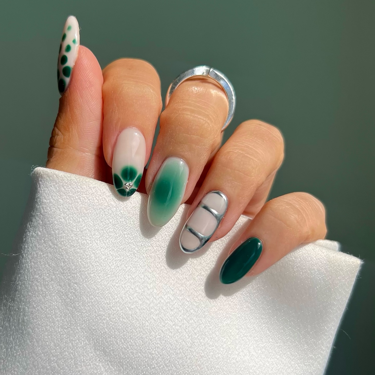 Цветочный маникюр возвращается: самые свежие идеи весны