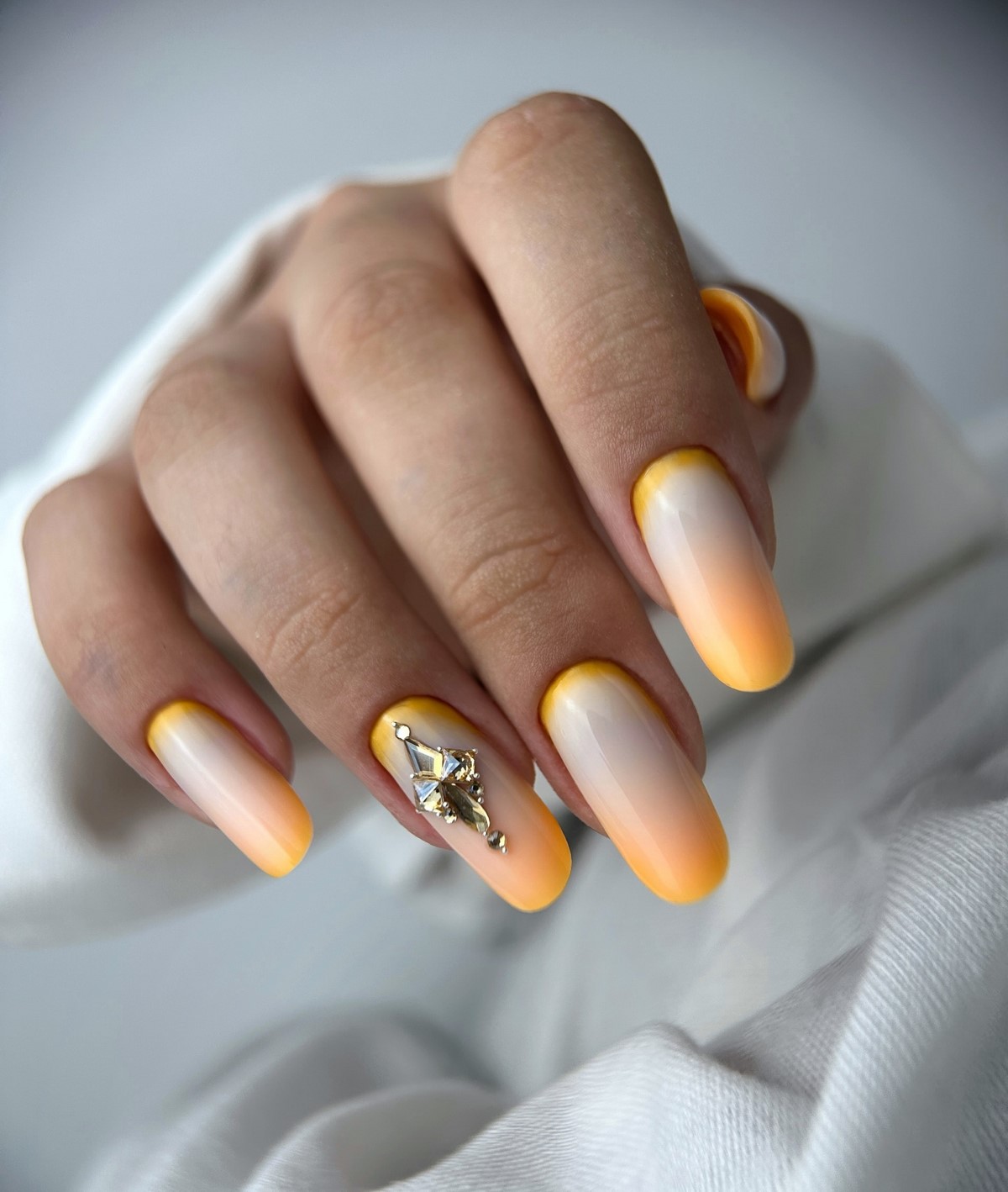 Аура-маникюр весны 2026: эффект, который сейчас везде