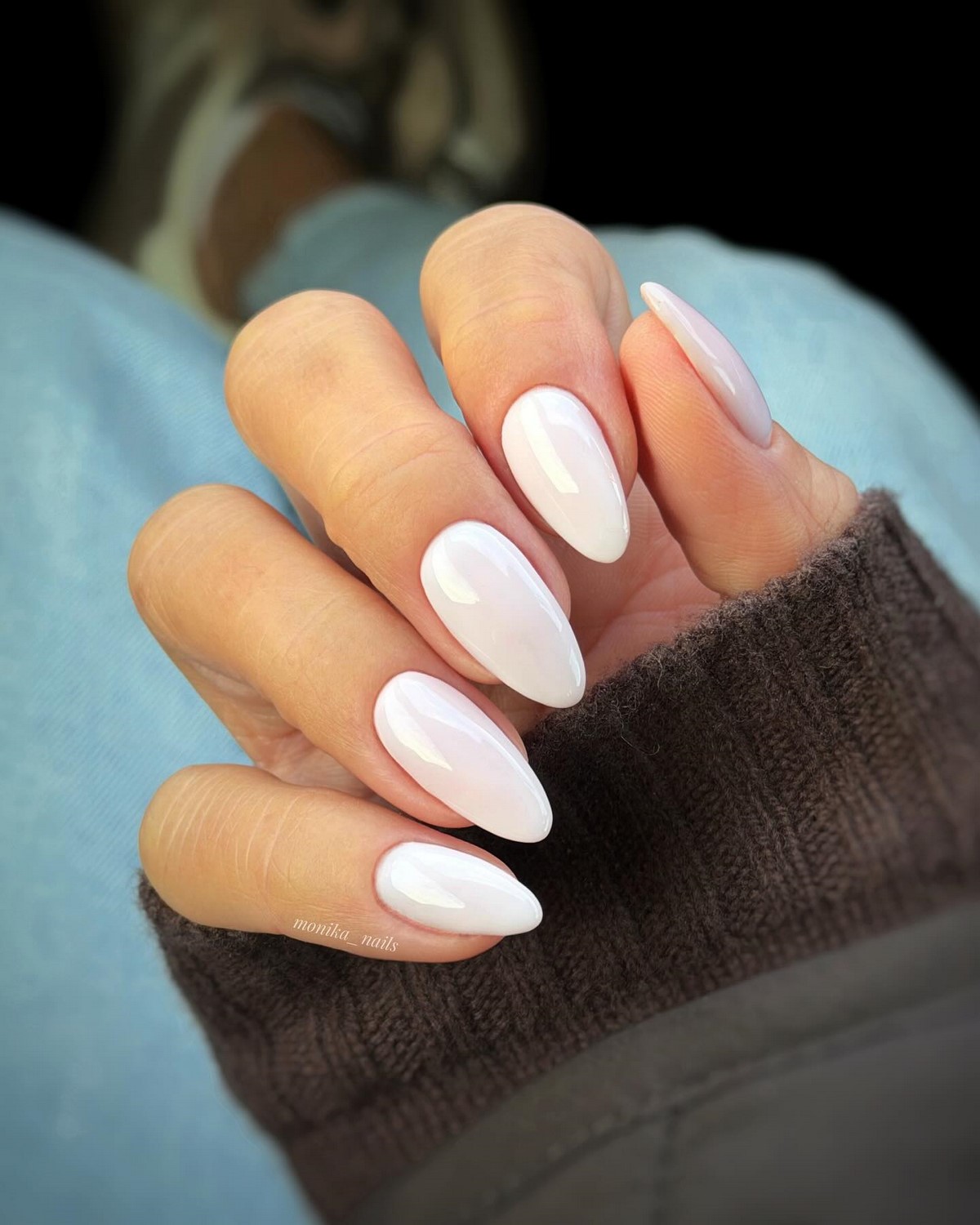 Белый маникюр 2026: три оттенка, которые покорят весну